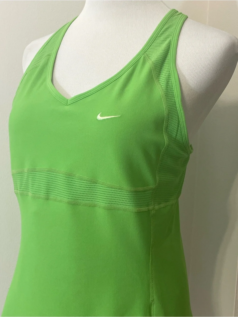 Nike Dri-Fit Women’s Green V-Neck Racerback Athletic Tank Top Size XL